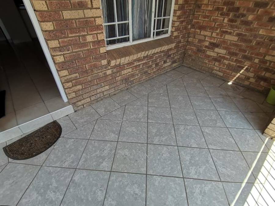 2 Bedroom Property for Sale in Noordwyk Gauteng