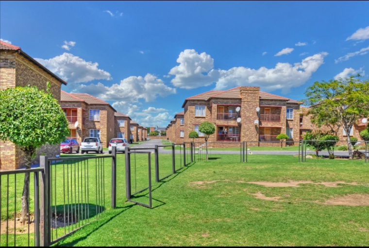 2 Bedroom Property for Sale in Noordwyk Gauteng