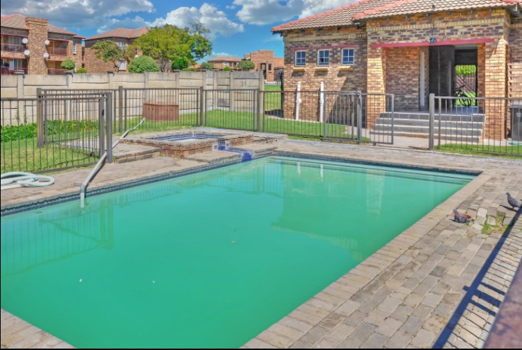 2 Bedroom Property for Sale in Noordwyk Gauteng