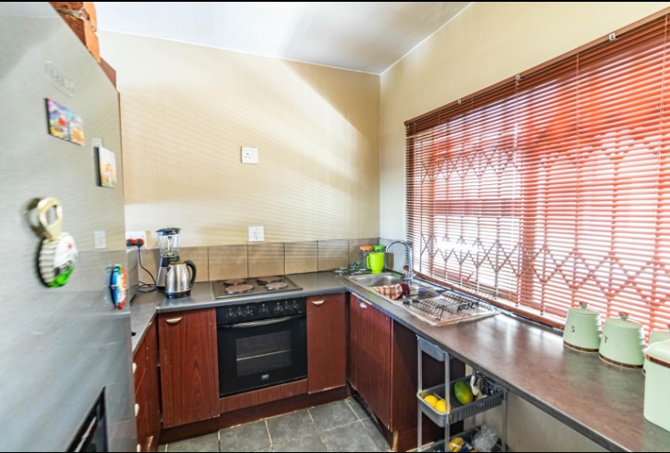 2 Bedroom Property for Sale in Noordwyk Gauteng