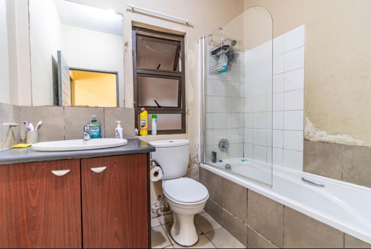 2 Bedroom Property for Sale in Noordwyk Gauteng
