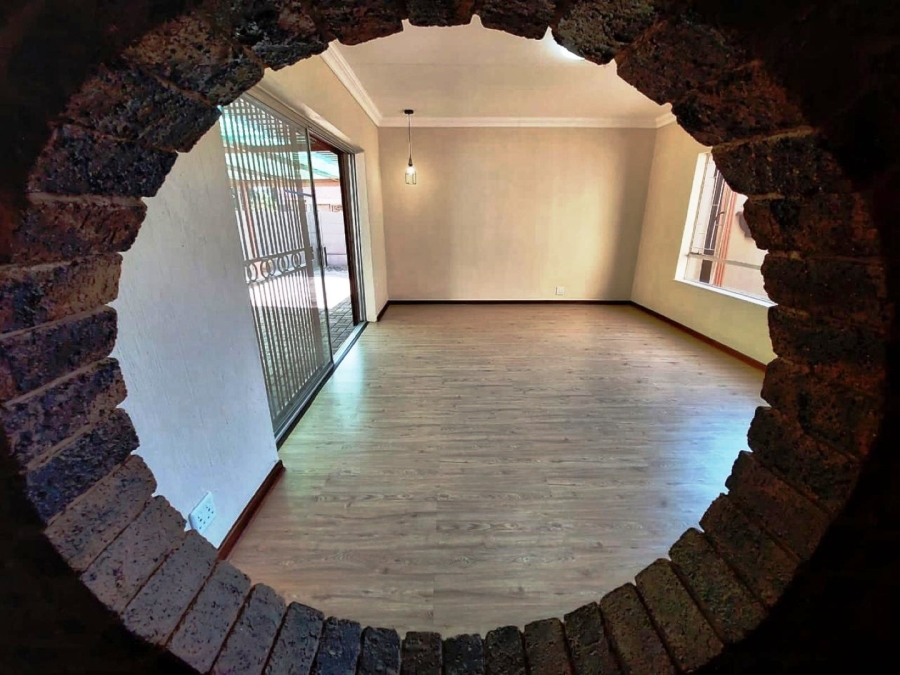3 Bedroom Property for Sale in Sinoville Gauteng