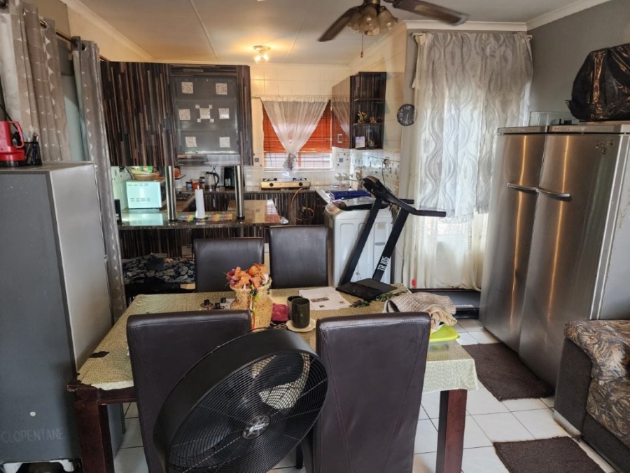 2 Bedroom Property for Sale in Glen Marais Gauteng