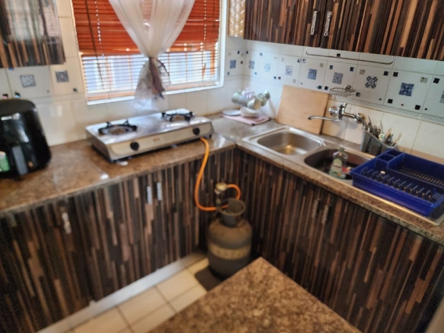 2 Bedroom Property for Sale in Glen Marais Gauteng