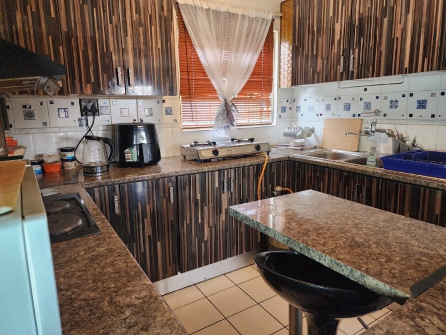 2 Bedroom Property for Sale in Glen Marais Gauteng