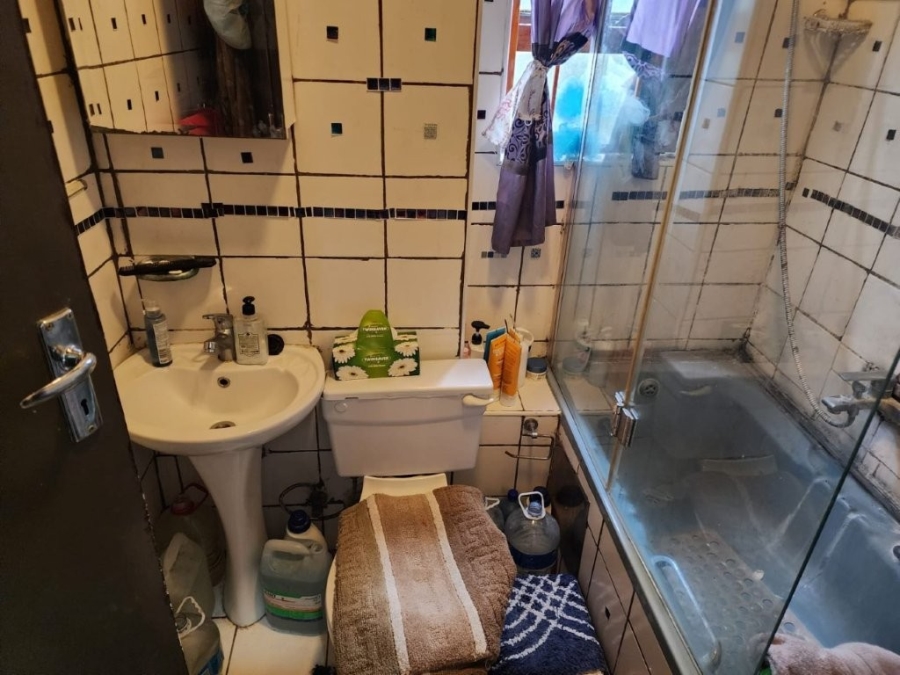 2 Bedroom Property for Sale in Glen Marais Gauteng