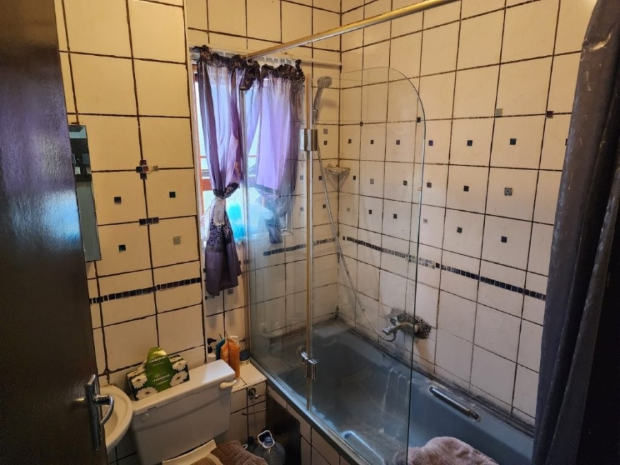 2 Bedroom Property for Sale in Glen Marais Gauteng