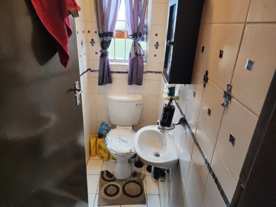 2 Bedroom Property for Sale in Glen Marais Gauteng