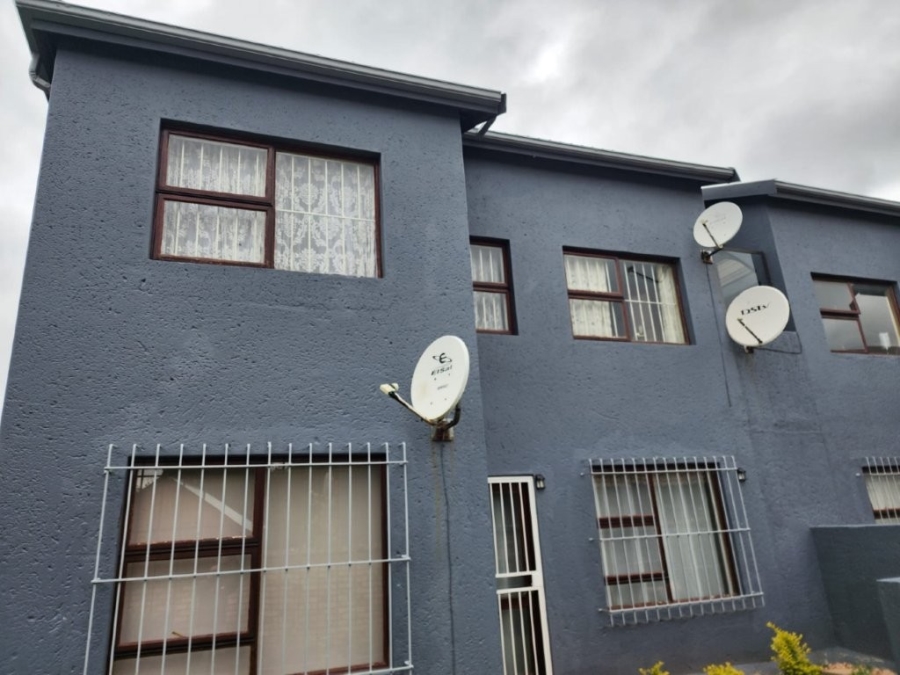 2 Bedroom Property for Sale in Glen Marais Gauteng