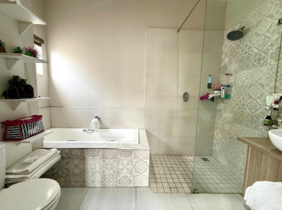 2 Bedroom Property for Sale in Blue Hills Gauteng