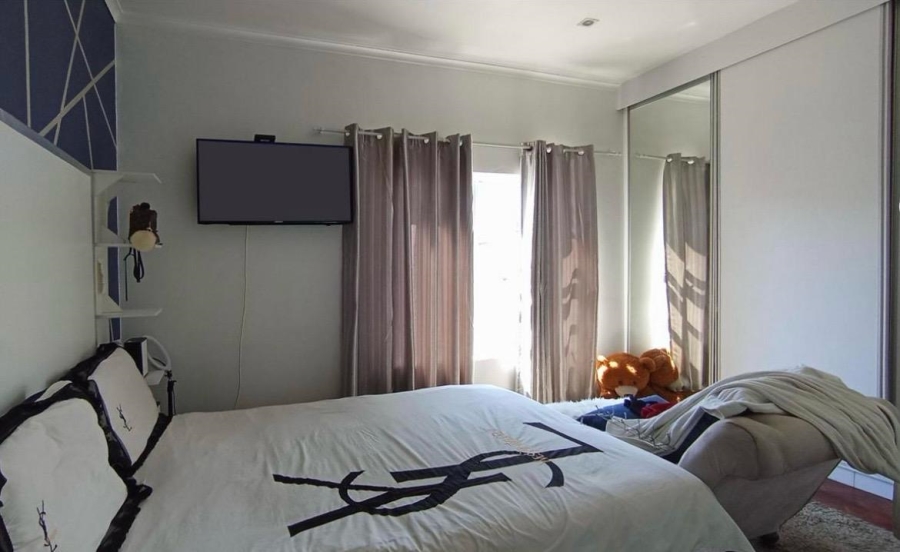 2 Bedroom Property for Sale in Blue Hills Gauteng