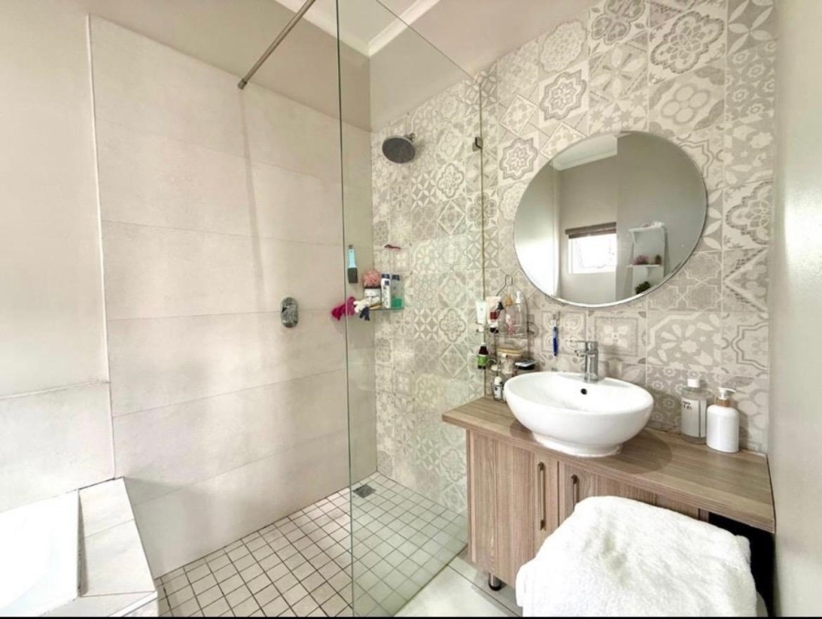 2 Bedroom Property for Sale in Blue Hills Gauteng
