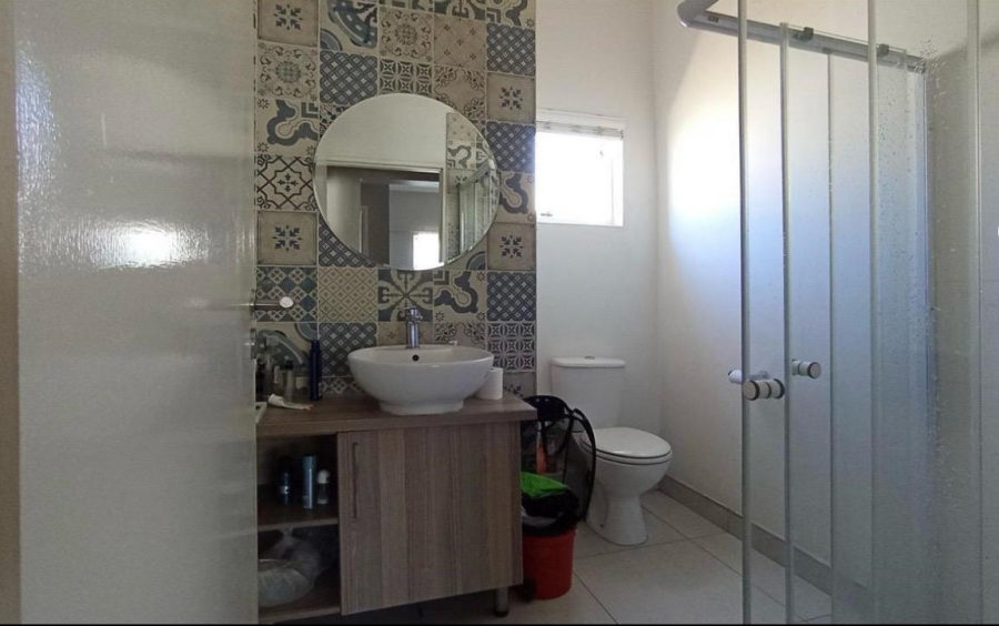 2 Bedroom Property for Sale in Blue Hills Gauteng