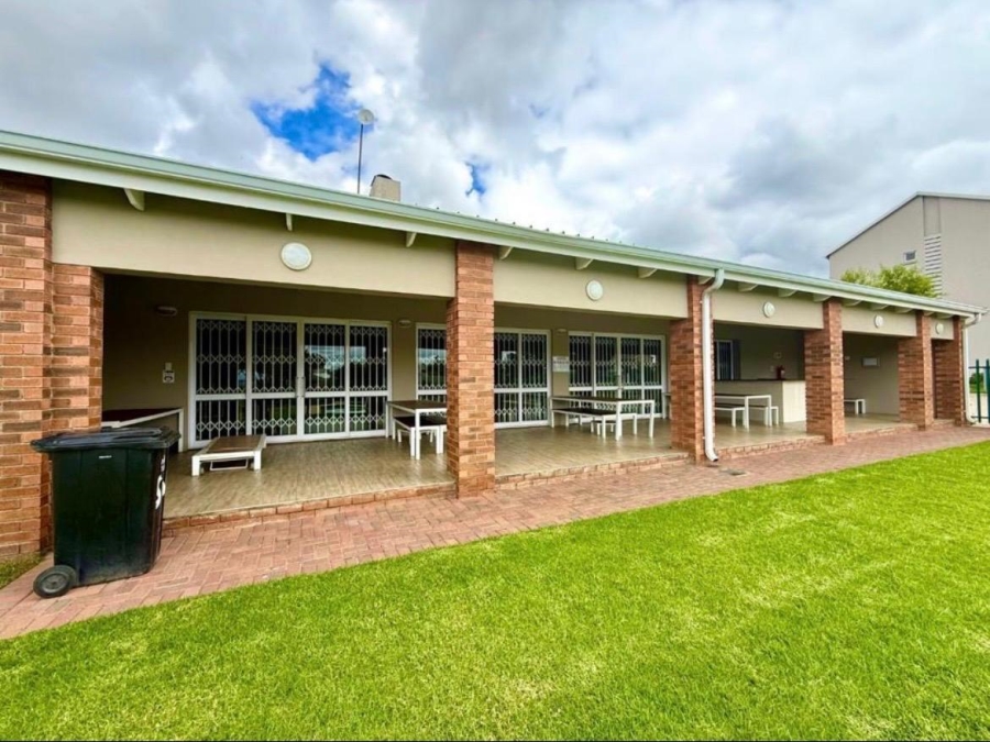 2 Bedroom Property for Sale in Blue Hills Gauteng