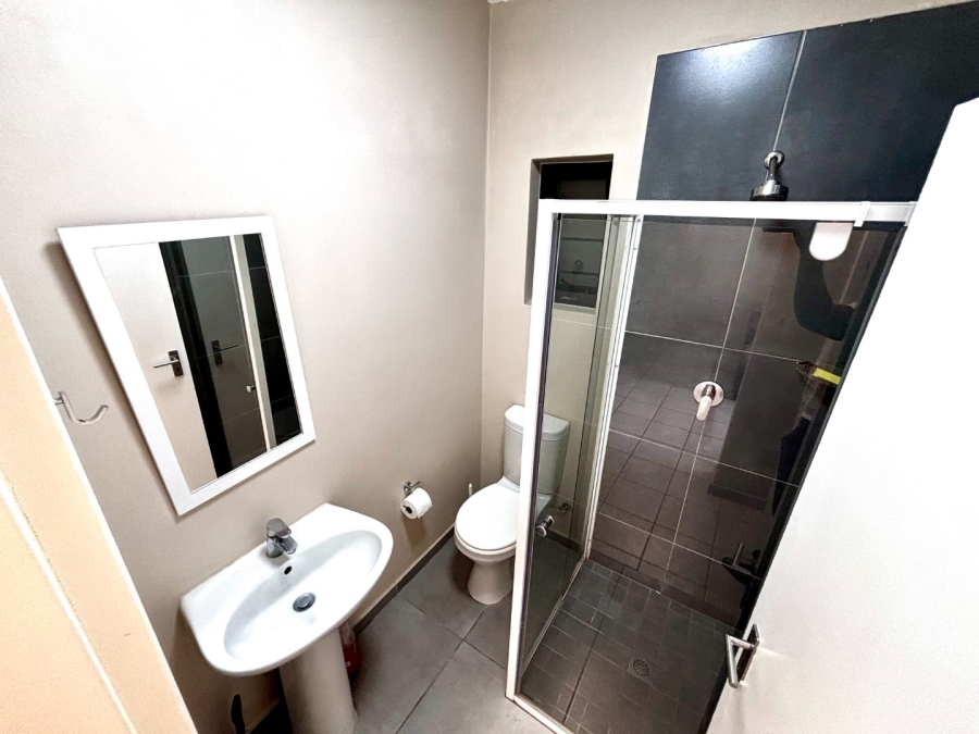 2 Bedroom Property for Sale in Vorna Valley Gauteng