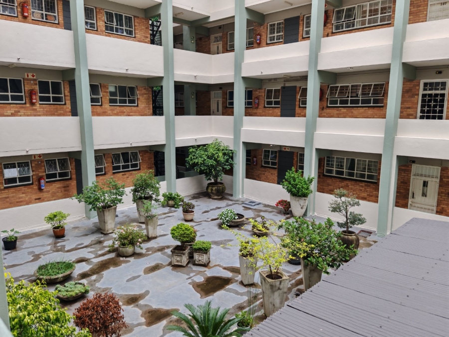 To Let 2 Bedroom Property for Rent in Rosebank Gauteng