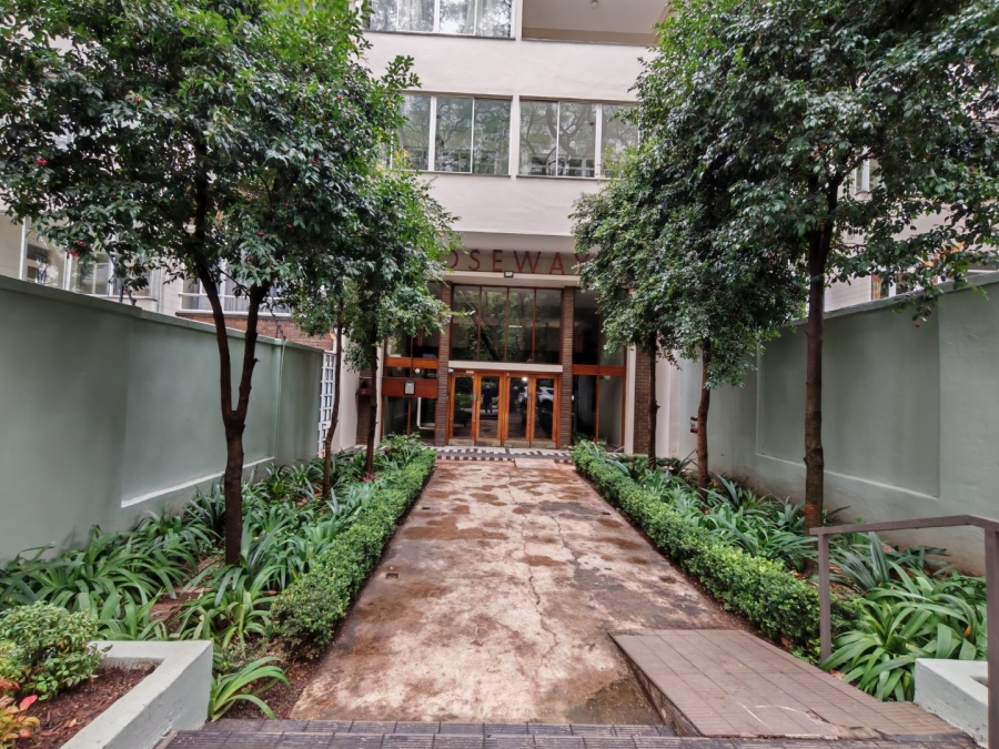 To Let 2 Bedroom Property for Rent in Rosebank Gauteng