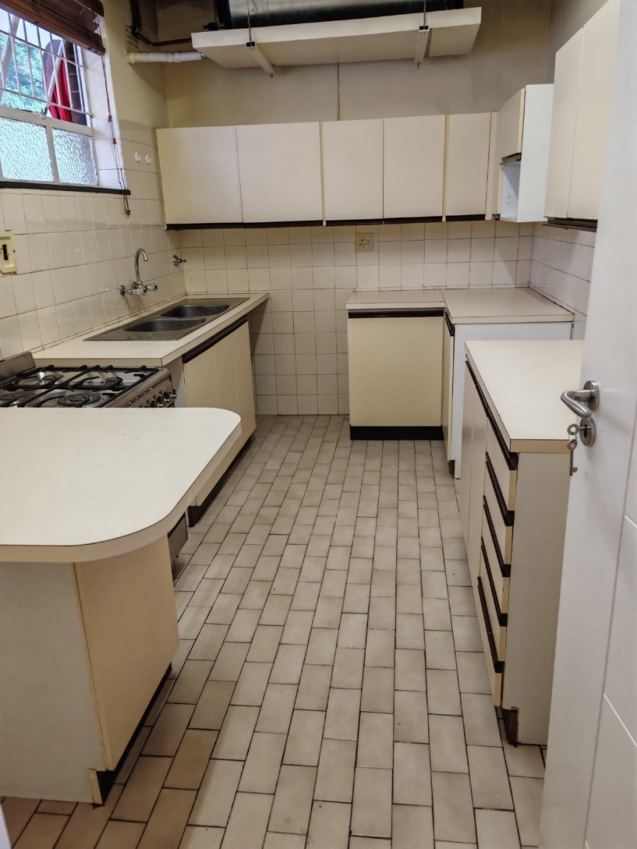 To Let 2 Bedroom Property for Rent in Rosebank Gauteng