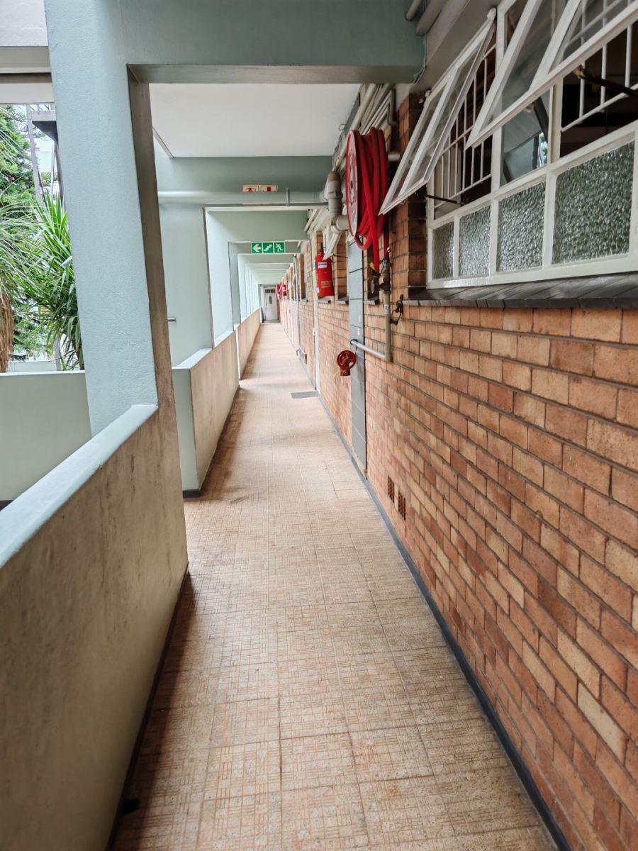 To Let 2 Bedroom Property for Rent in Rosebank Gauteng