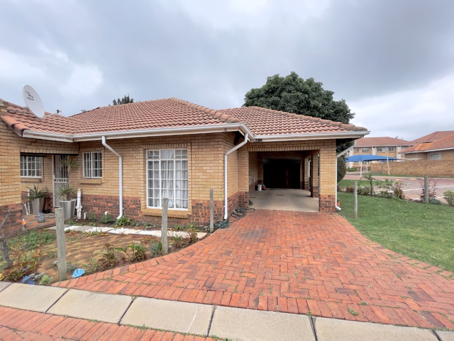 2 Bedroom Property for Sale in Noordwyk Gauteng