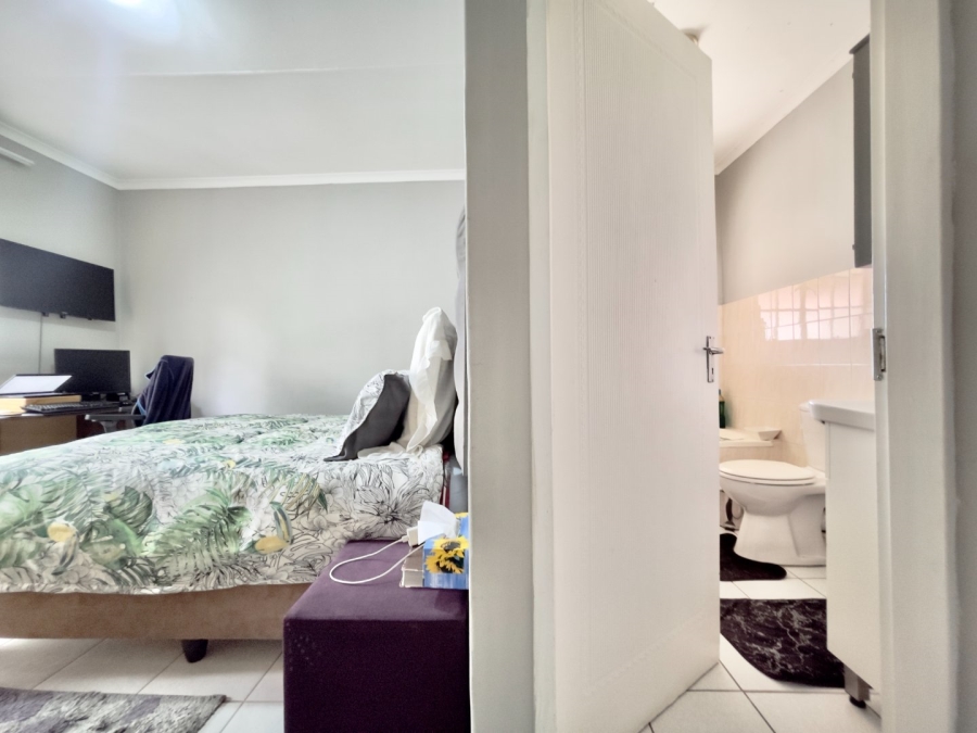 2 Bedroom Property for Sale in Noordwyk Gauteng