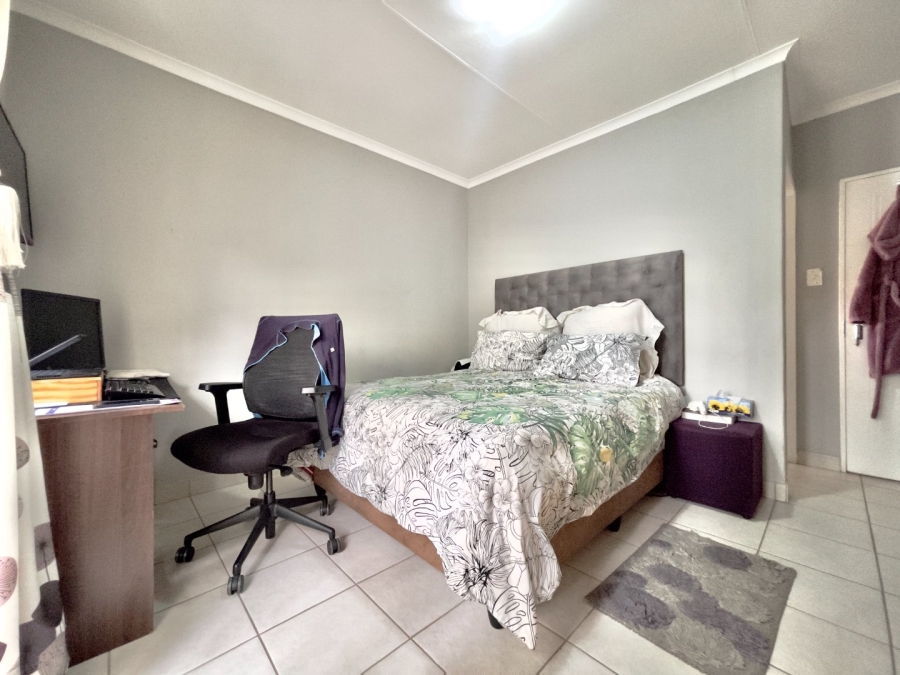 2 Bedroom Property for Sale in Noordwyk Gauteng