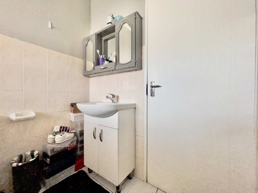 2 Bedroom Property for Sale in Noordwyk Gauteng