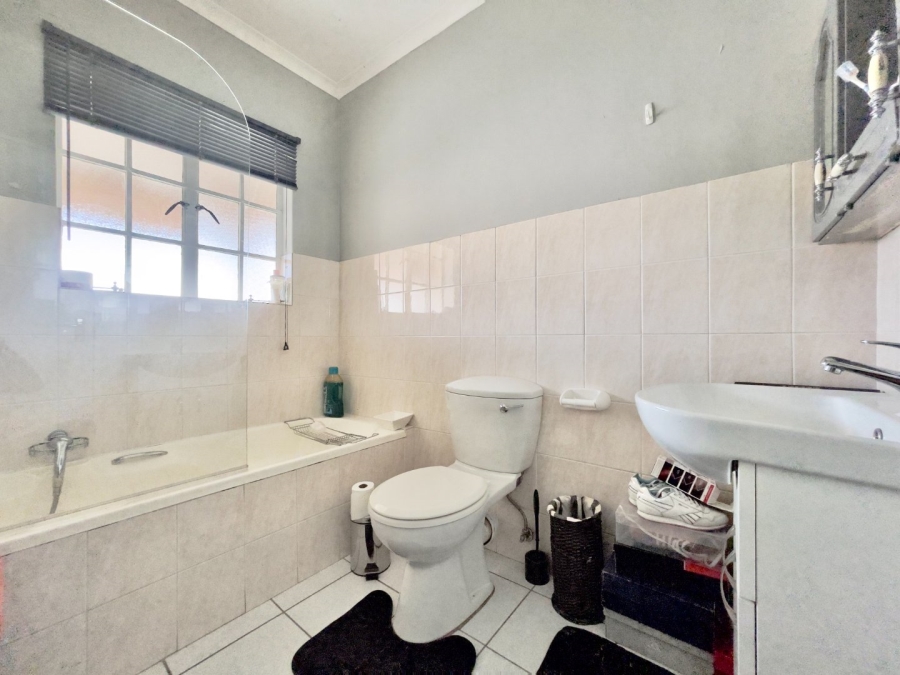 2 Bedroom Property for Sale in Noordwyk Gauteng