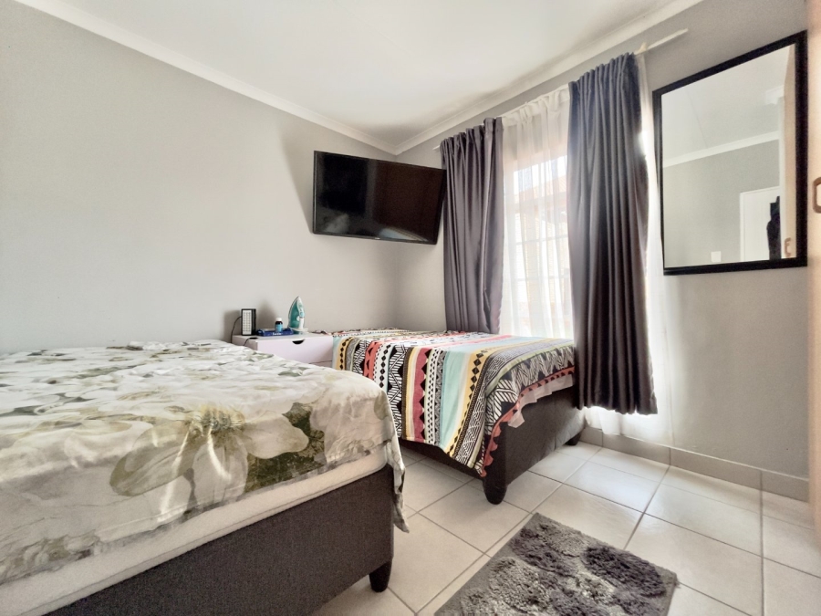 2 Bedroom Property for Sale in Noordwyk Gauteng