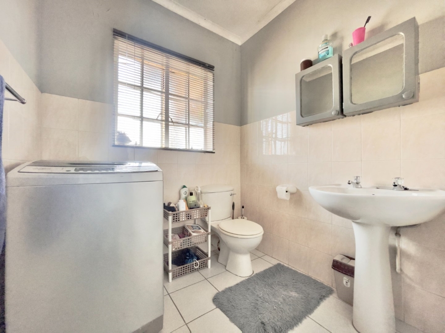2 Bedroom Property for Sale in Noordwyk Gauteng