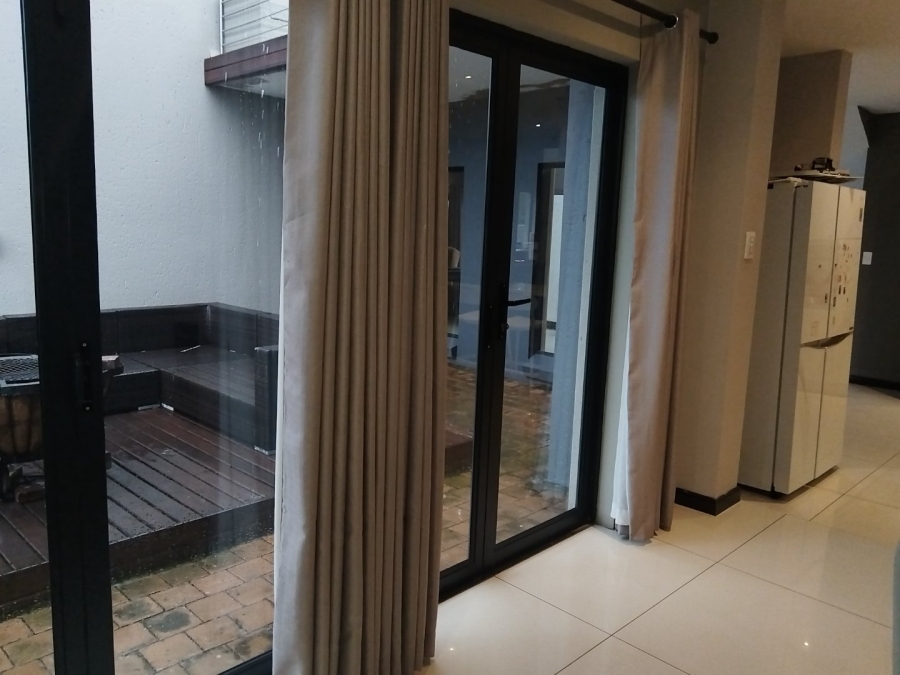5 Bedroom Property for Sale in Roodeplaat Gauteng