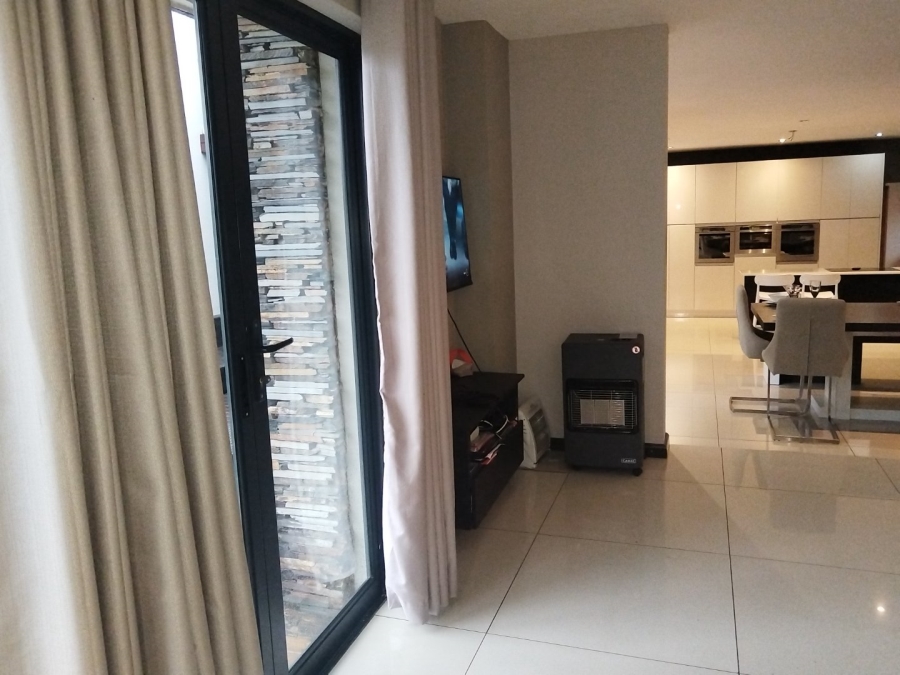 5 Bedroom Property for Sale in Roodeplaat Gauteng