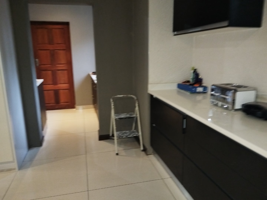 5 Bedroom Property for Sale in Roodeplaat Gauteng