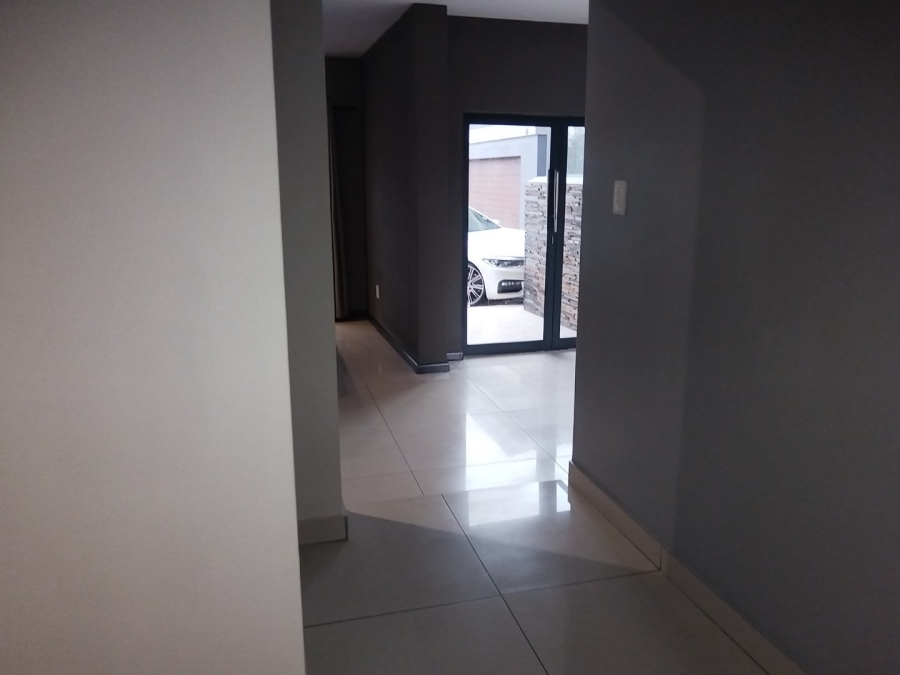 5 Bedroom Property for Sale in Roodeplaat Gauteng