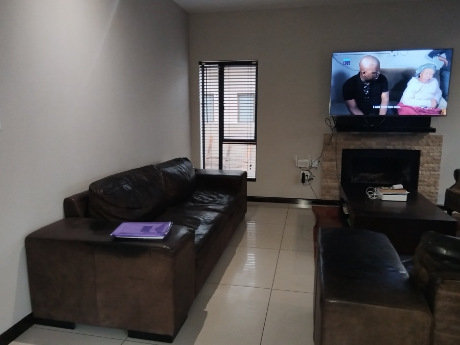 5 Bedroom Property for Sale in Roodeplaat Gauteng