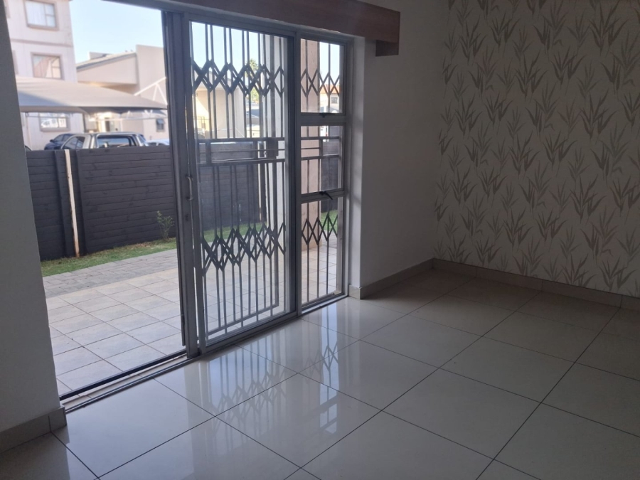  Bedroom Property for Sale in Bardene Gauteng