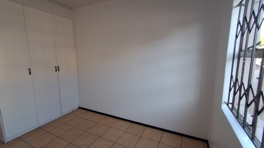  Bedroom Property for Sale in Bardene Gauteng