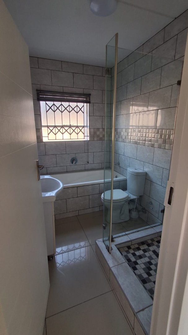  Bedroom Property for Sale in Bardene Gauteng
