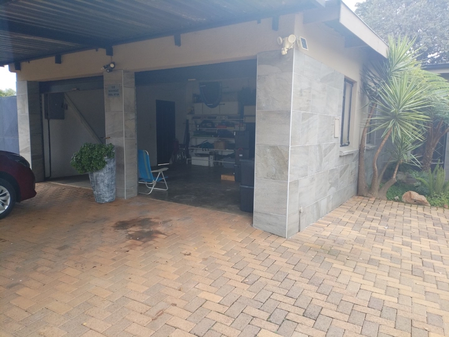 4 Bedroom Property for Sale in Strubenvale Gauteng