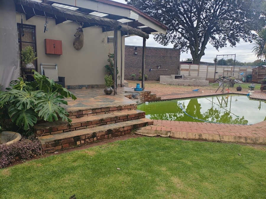 4 Bedroom Property for Sale in Strubenvale Gauteng