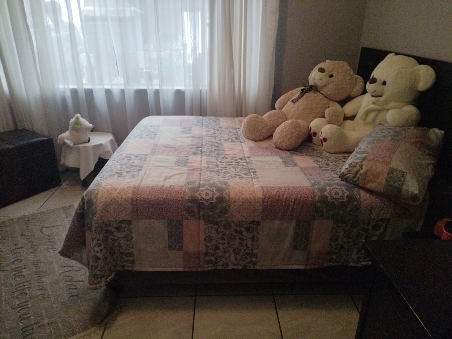 4 Bedroom Property for Sale in Strubenvale Gauteng