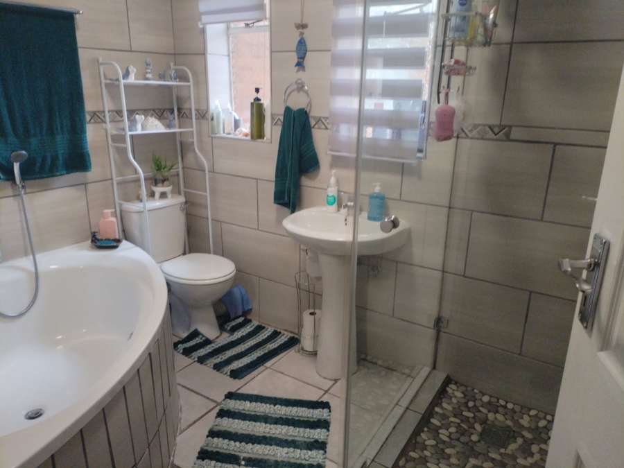 4 Bedroom Property for Sale in Strubenvale Gauteng