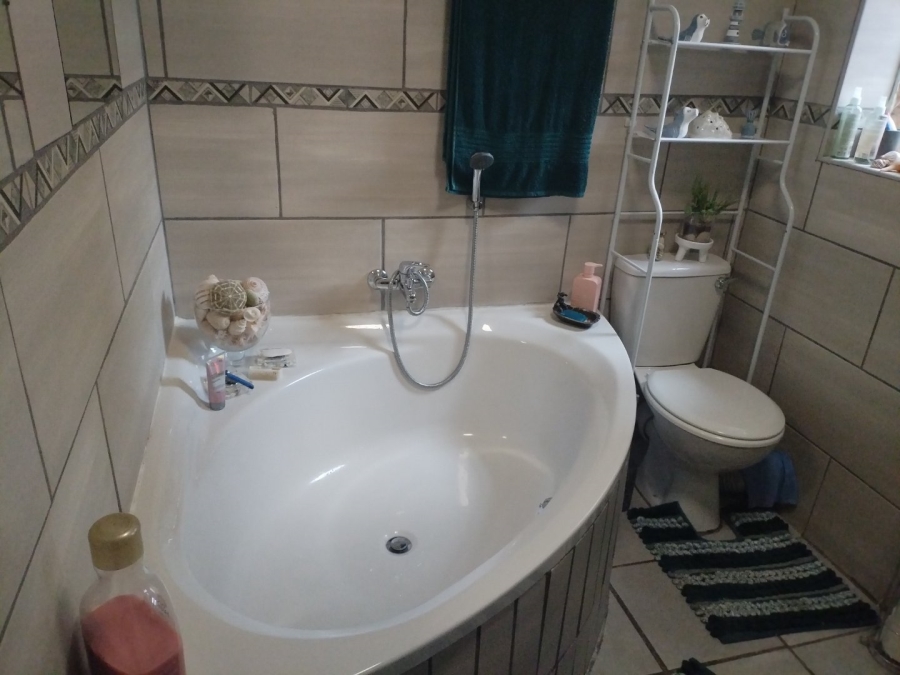 4 Bedroom Property for Sale in Strubenvale Gauteng