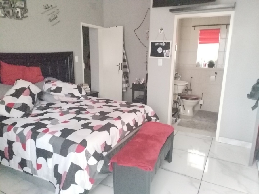 4 Bedroom Property for Sale in Strubenvale Gauteng