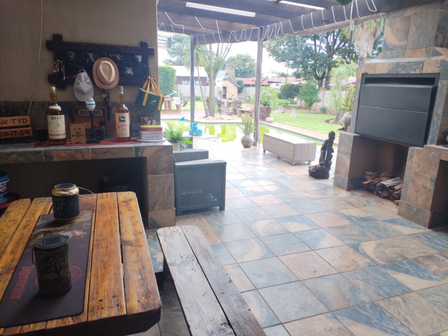 4 Bedroom Property for Sale in Strubenvale Gauteng