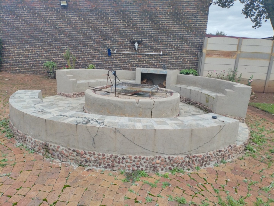 4 Bedroom Property for Sale in Strubenvale Gauteng