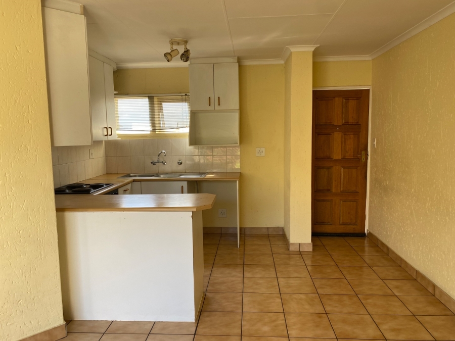  Bedroom Property for Sale in Bromhof Gauteng