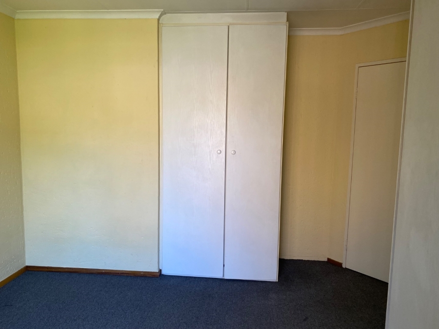  Bedroom Property for Sale in Bromhof Gauteng