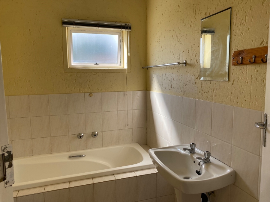  Bedroom Property for Sale in Bromhof Gauteng