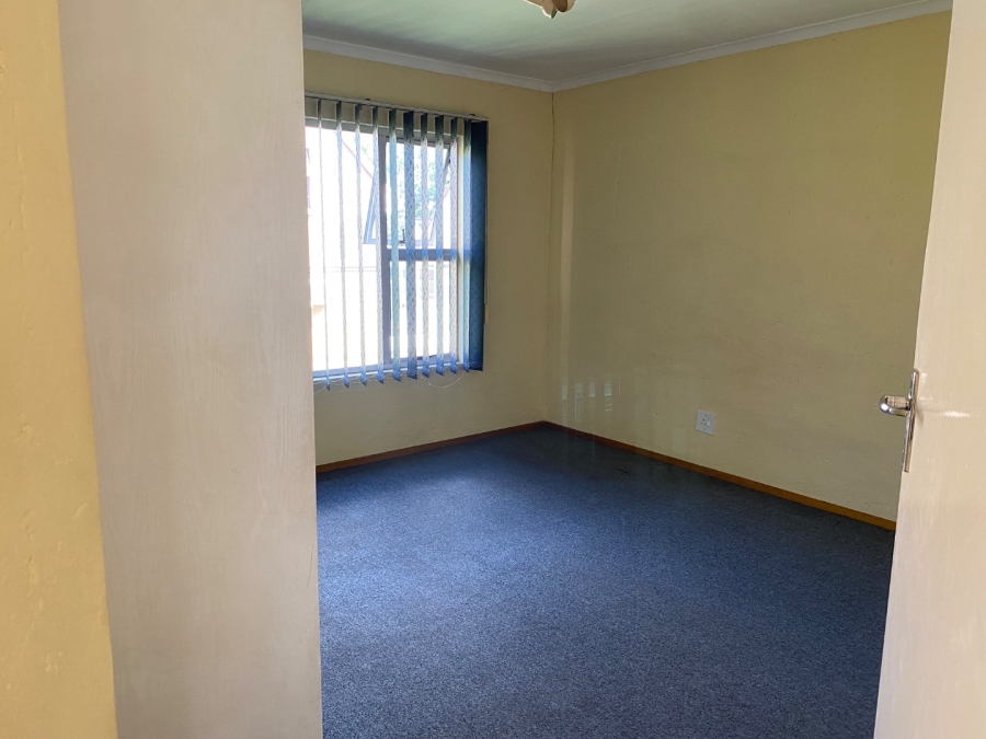  Bedroom Property for Sale in Bromhof Gauteng